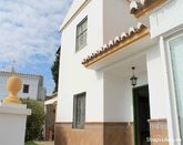 Semi-detached hus belget i ett mycket lugnt lge i Torre del Mar.